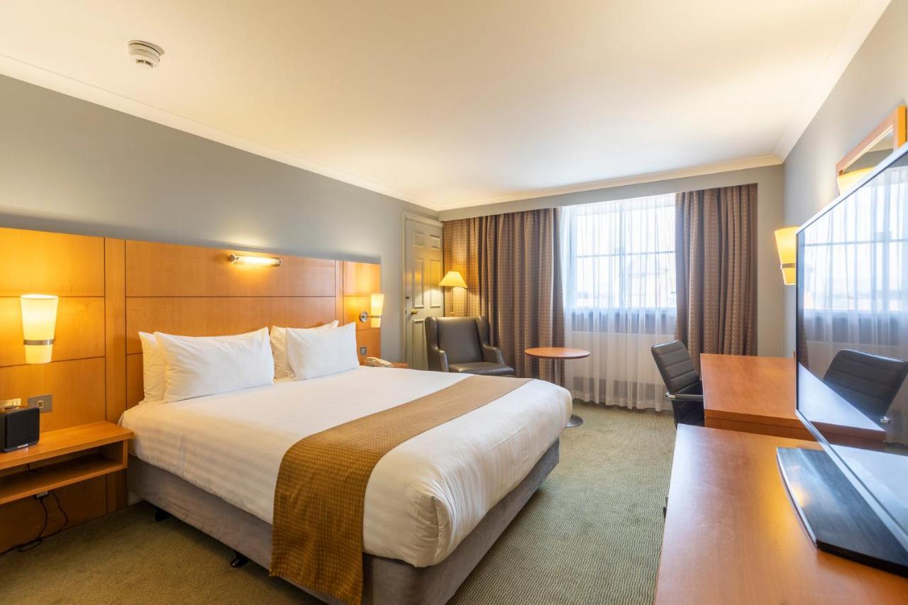 Holiday Inn London Sutton, An Ihg Hotel Sutton  Bagian luar foto