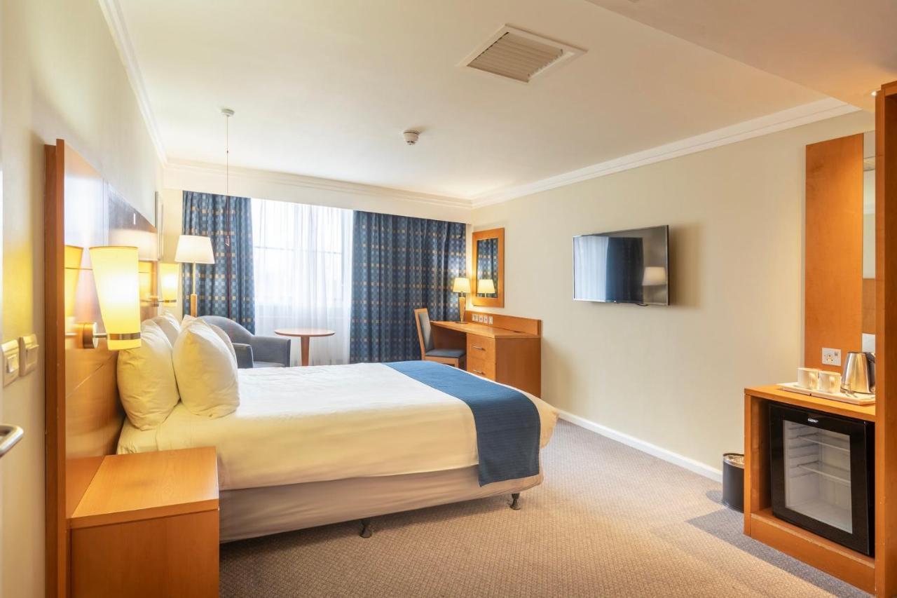 Holiday Inn London Sutton, An Ihg Hotel Sutton  Bagian luar foto